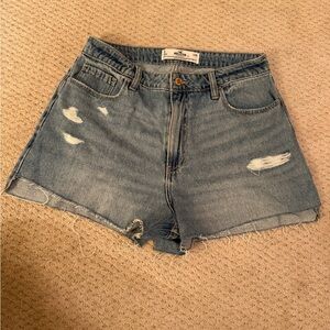 Hollister Curvy High-Rise Vintage Mom Shorts